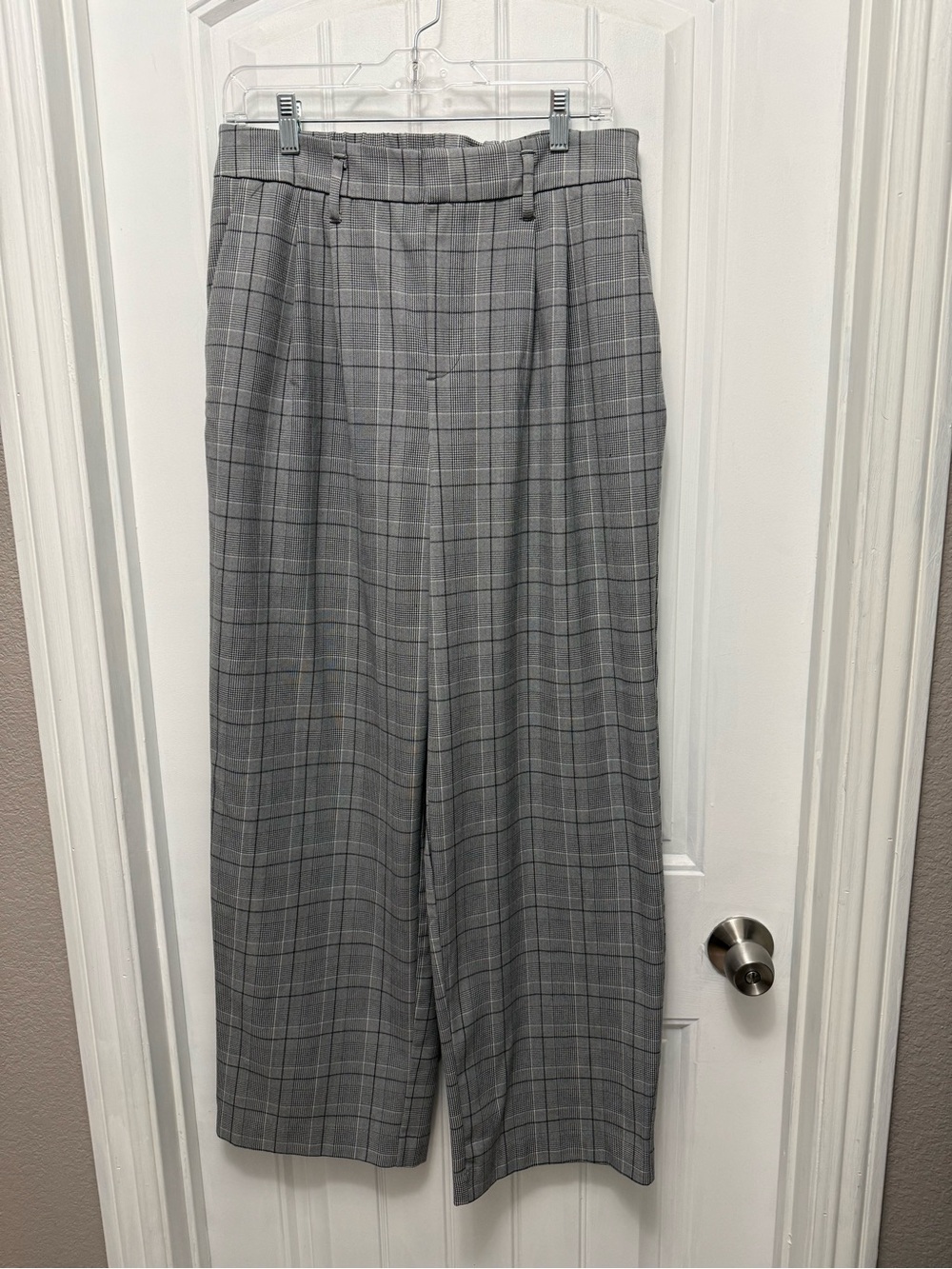 A NEW DAY Wide Leg Pleated Front Career Pants Size 10 Gray Plaid Chic (20-7)